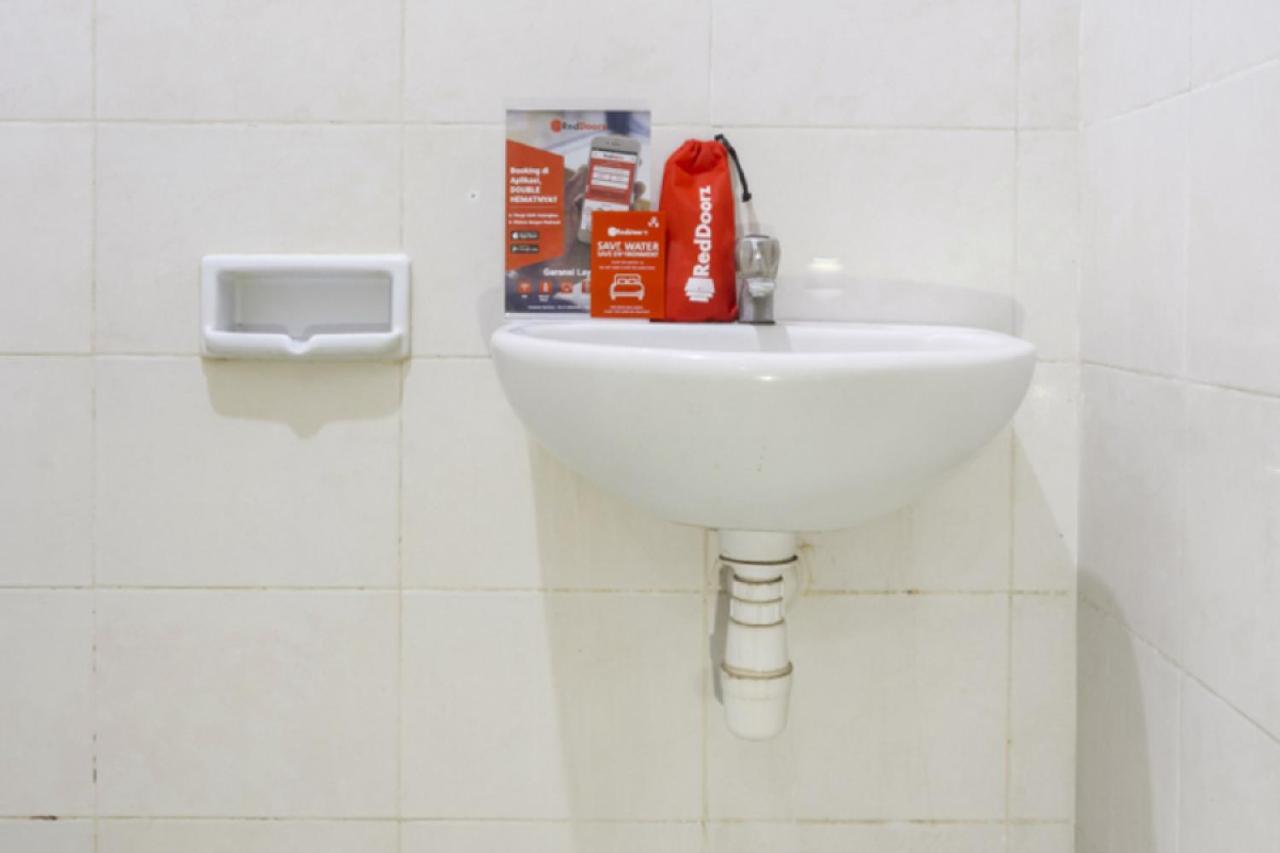 Reddoorz Near Widya Mandala University Surabaya Ngoại thất bức ảnh